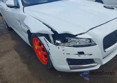 2016 Jaguar Xf 35T Premium из США, поврежденный, VIN SAJBJ4BV4GCY20730